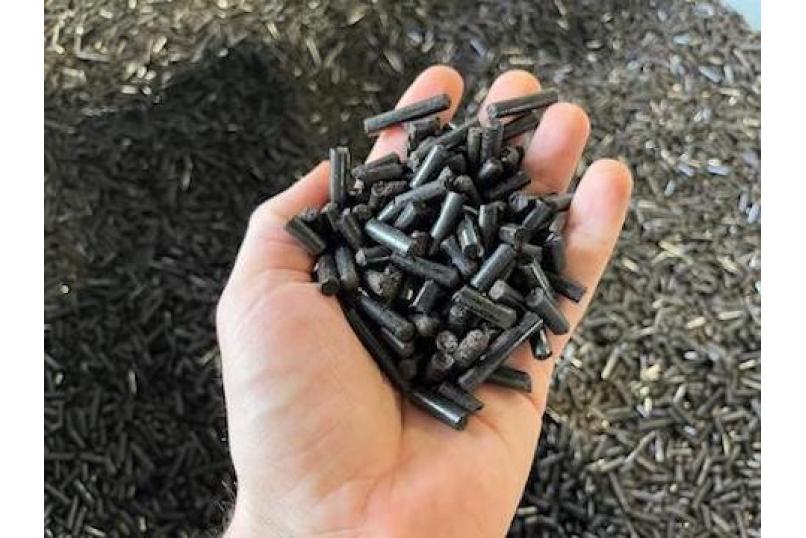 Yilkins Torrefaction technology pellet in hand size torrefied pellets