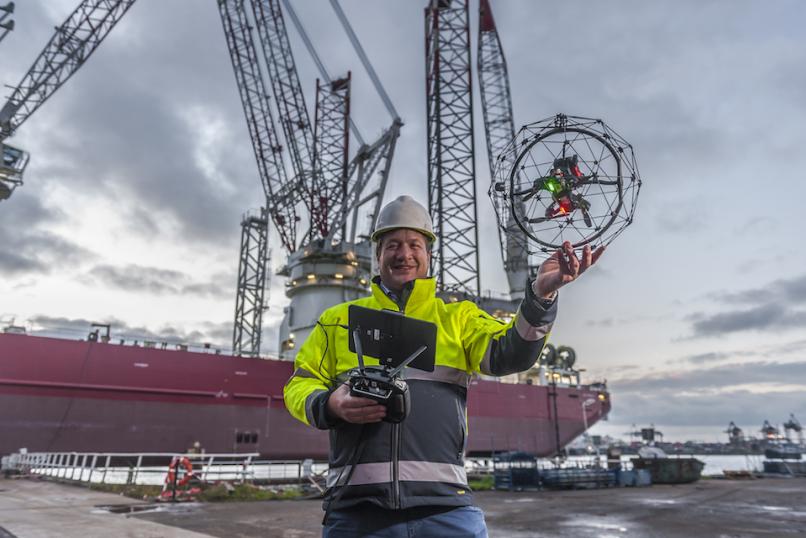 Technology_oil_gas_maintenance_inspection_UAV_ROV_Drone_Global_Done_Inspection_controler