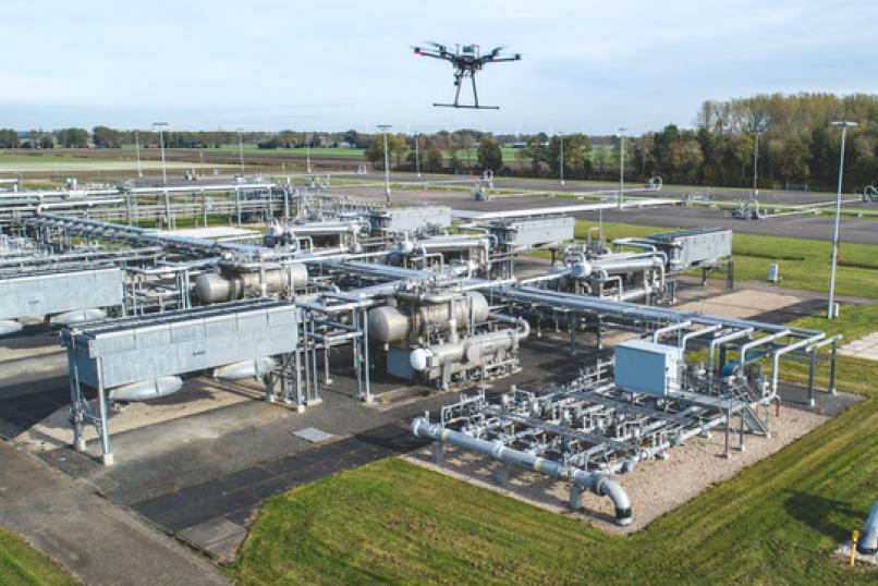 Technology_oil_gas_digitalization_data_processing_DroneQuest_drone